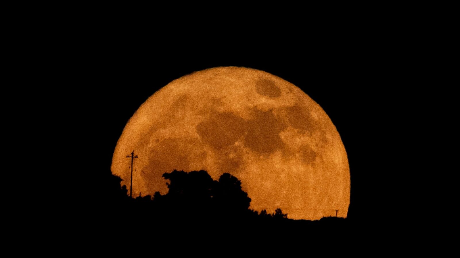 Astronomía: La Luna de Fresa rozará el horizonte