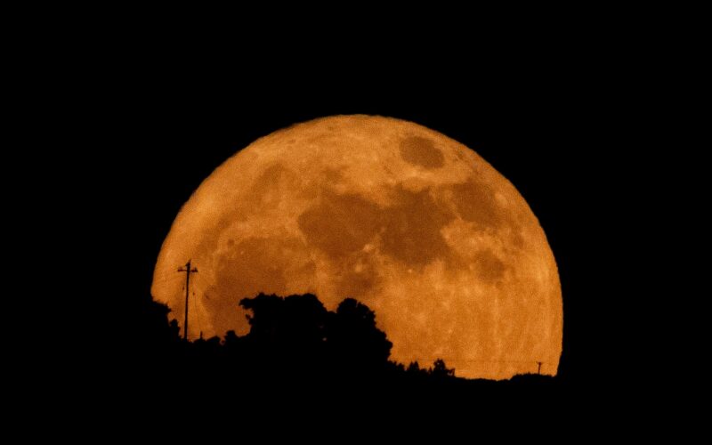 Astronomía: La Luna de Fresa rozará el horizonte