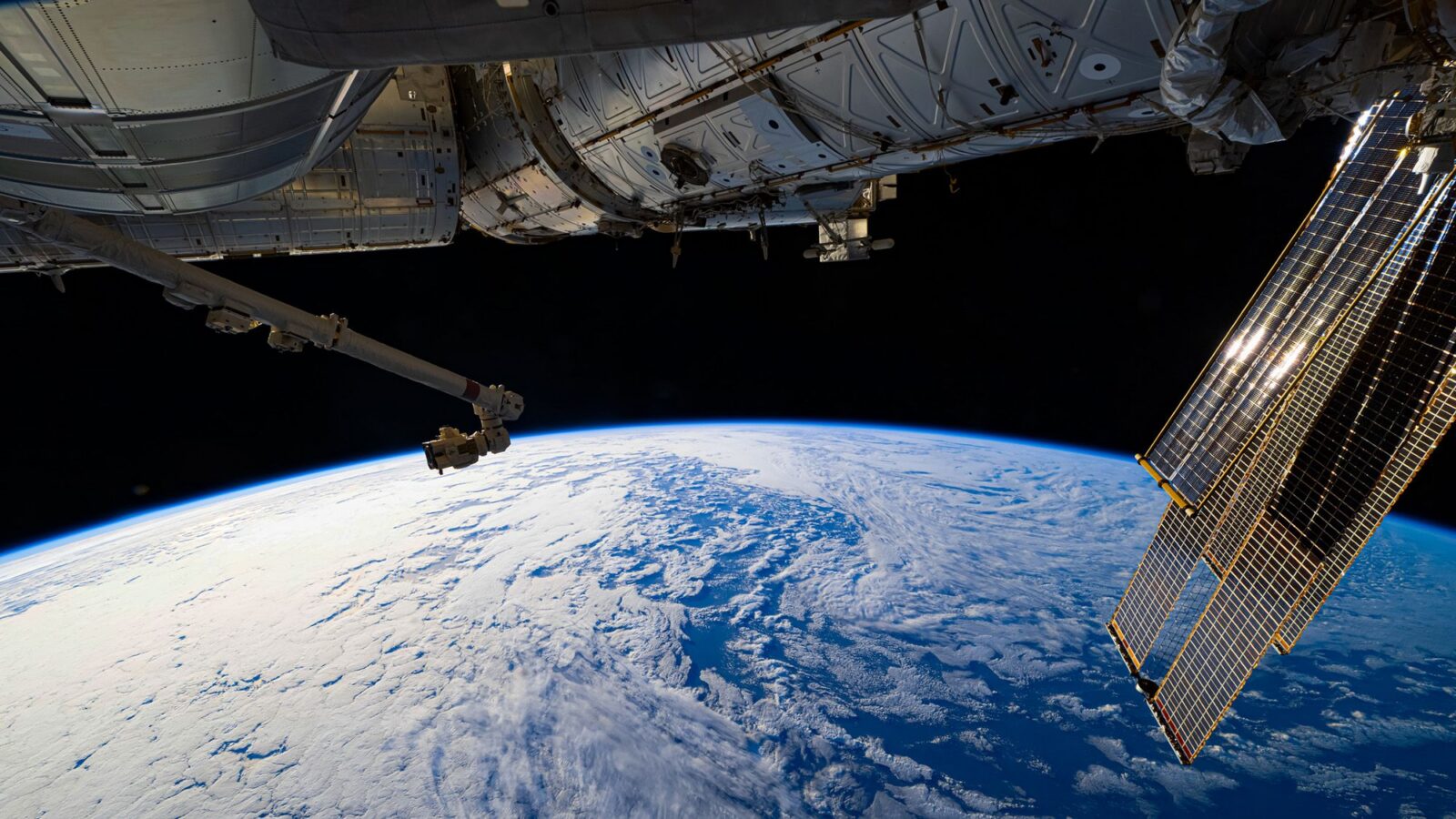 Química: Por qué el metal se pega en el espacio