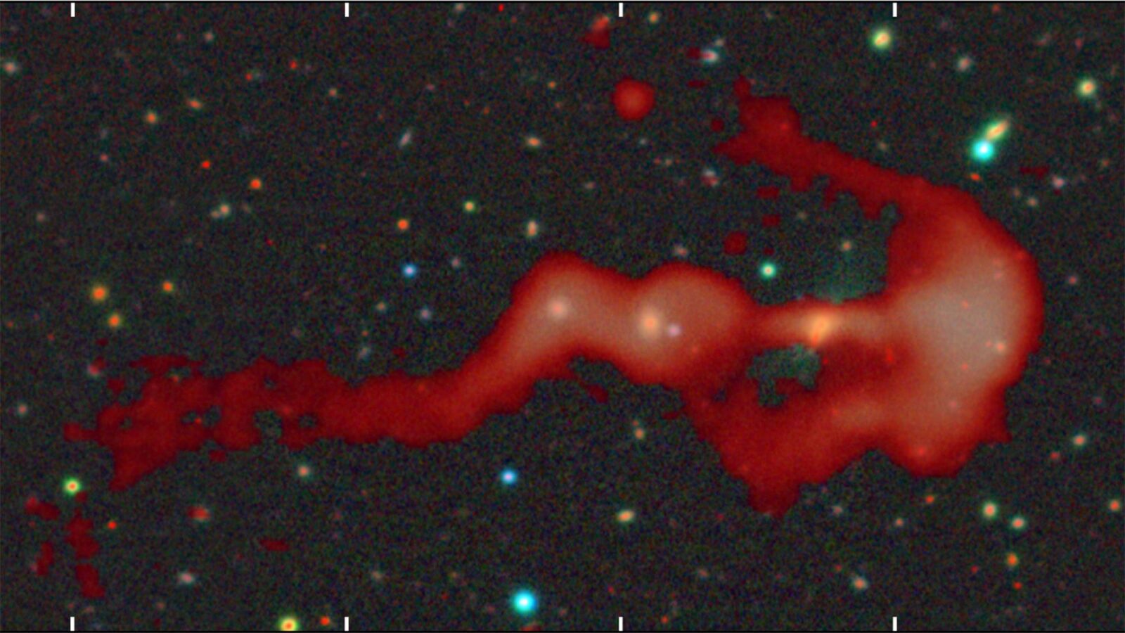 Astronomía: Una galaxia gigante parece arco y flecha