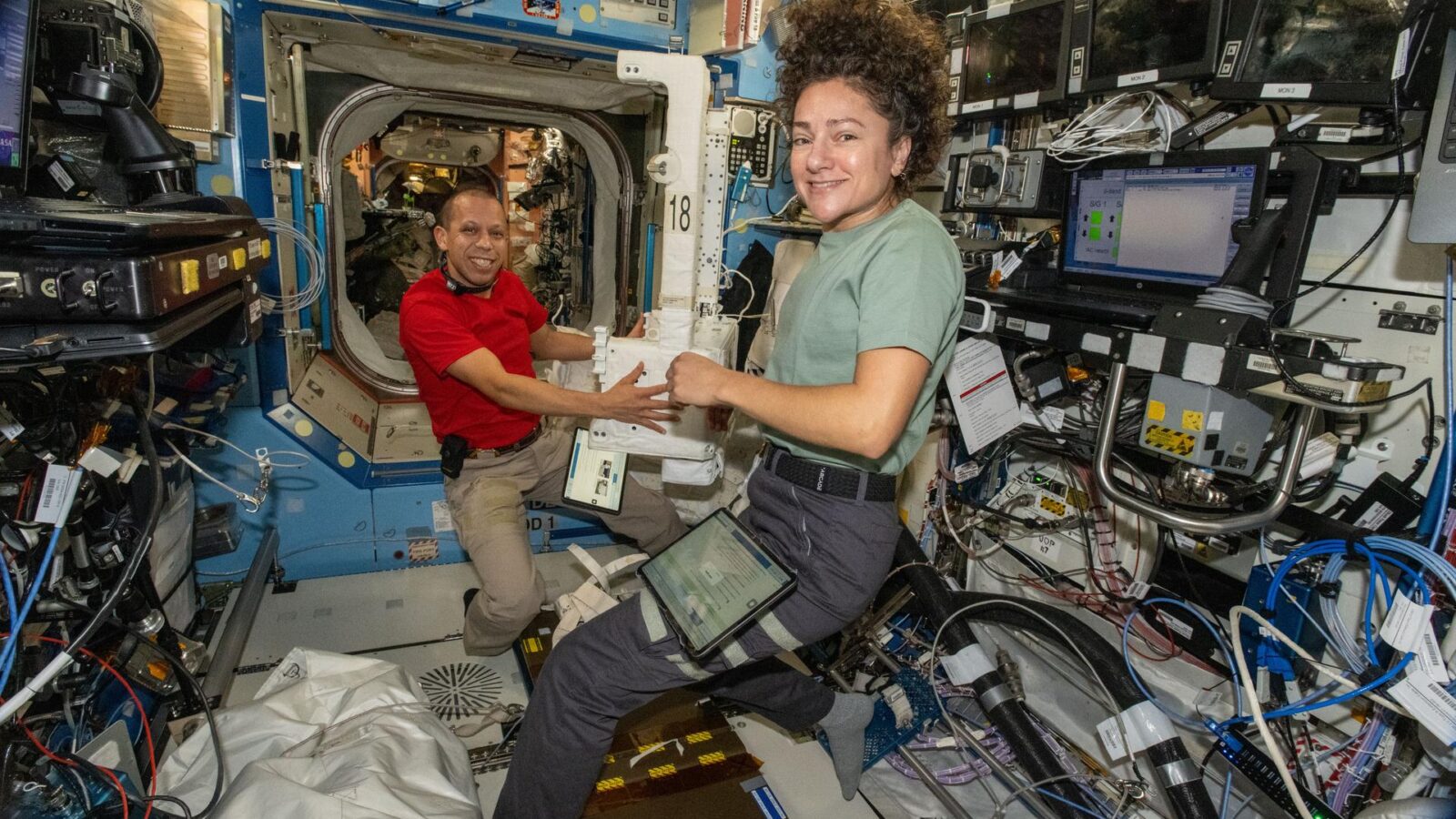 Espacio: Salida espacial para reparar Canadarm2
