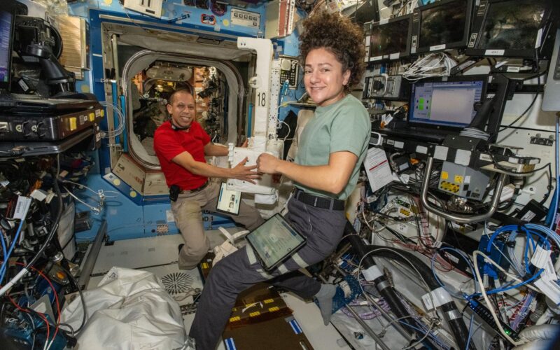 Espacio: Salida espacial para reparar Canadarm2