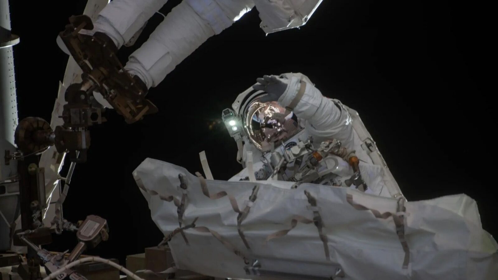 Espacio: Repararán el brazo robótico de la ISS