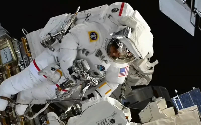 Espacio: Reparan el brazo robótico Canadarm2