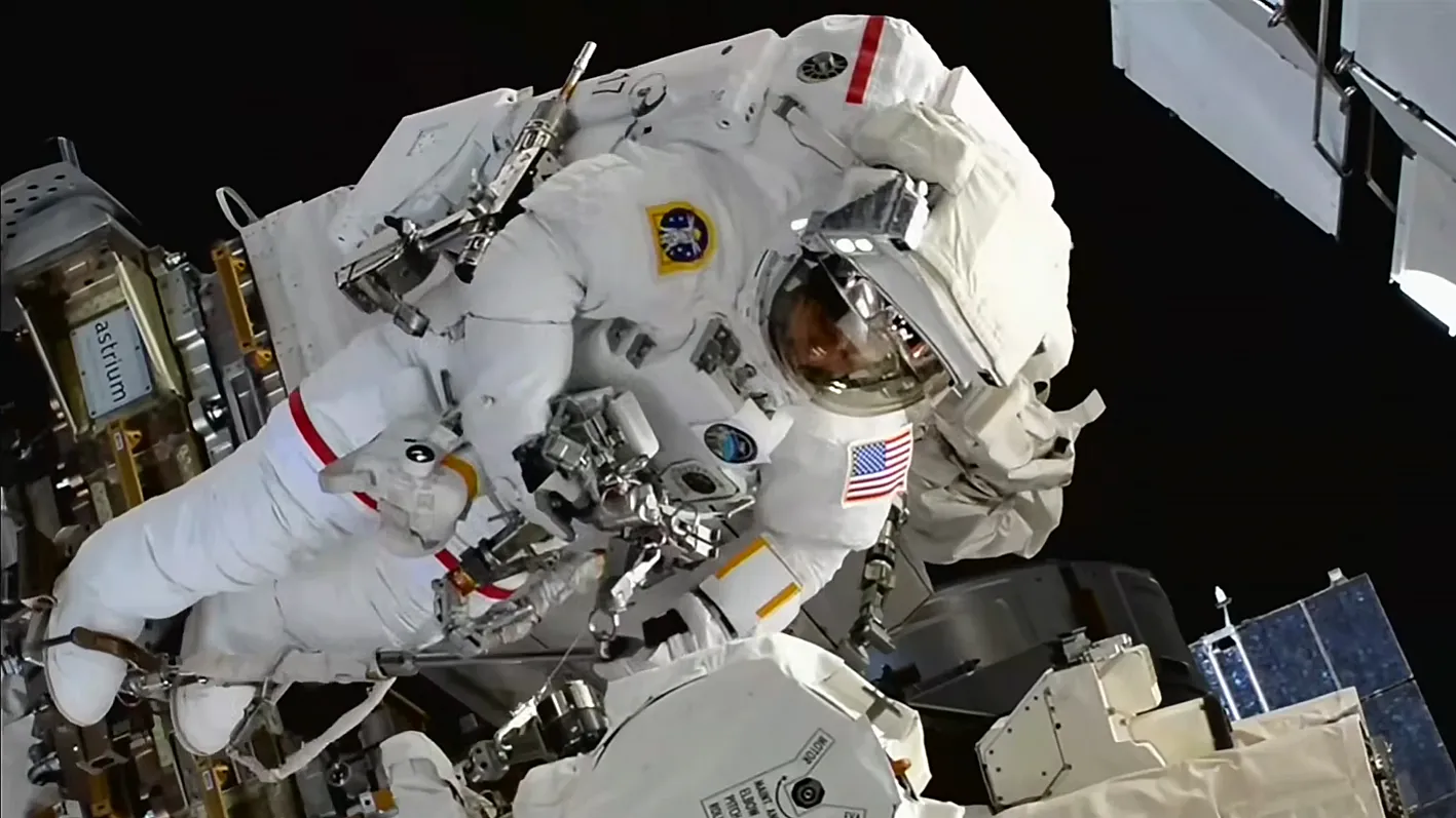 Espacio: Reparan el brazo robótico Canadarm2