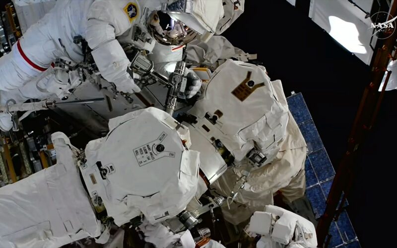 Espacio: Astronautas reparan el Canadarm2 de la ISS