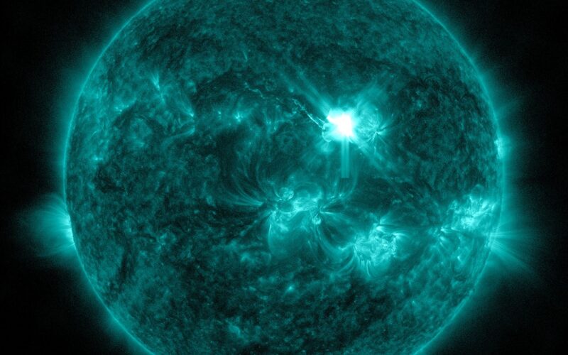 Espacio: El Sol libera una llamarada X1.1