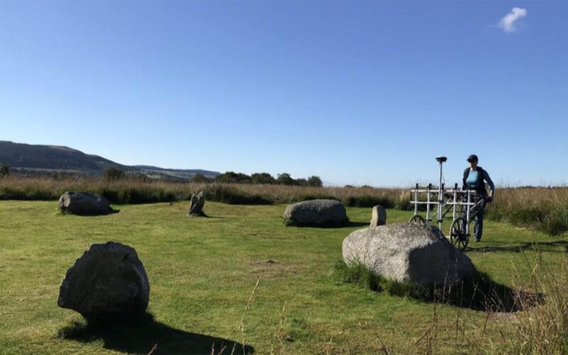 🪨 Arqueología: Un anillo oculto bajo la turba escocesa