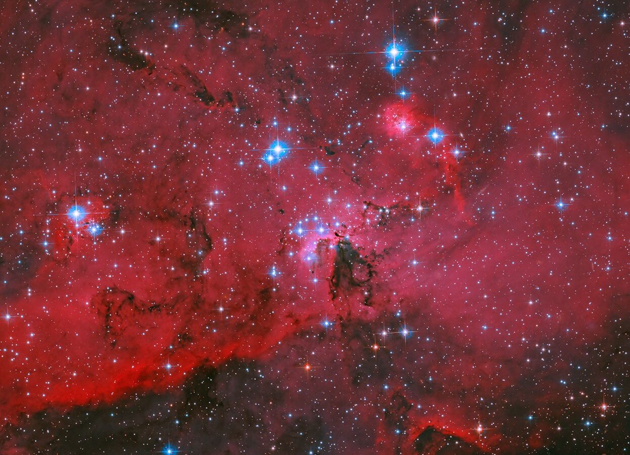 Espacio: Hubble retrata una guardería estelar roja