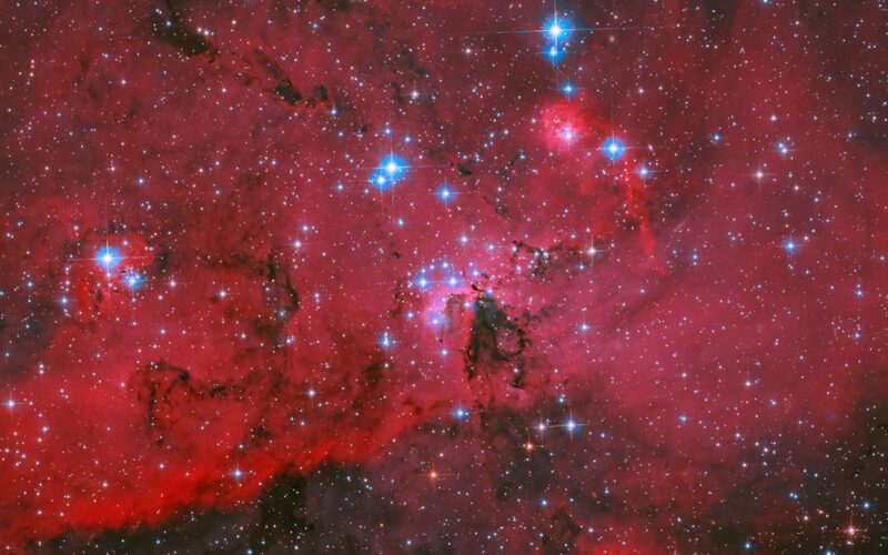 Espacio: Hubble retrata una guardería estelar roja