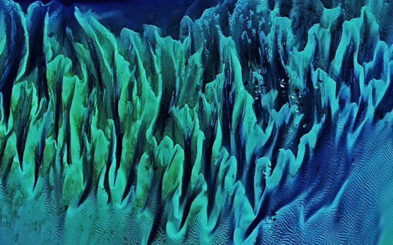 Tierra: Ondas de color sobre el fondo de Bahamas