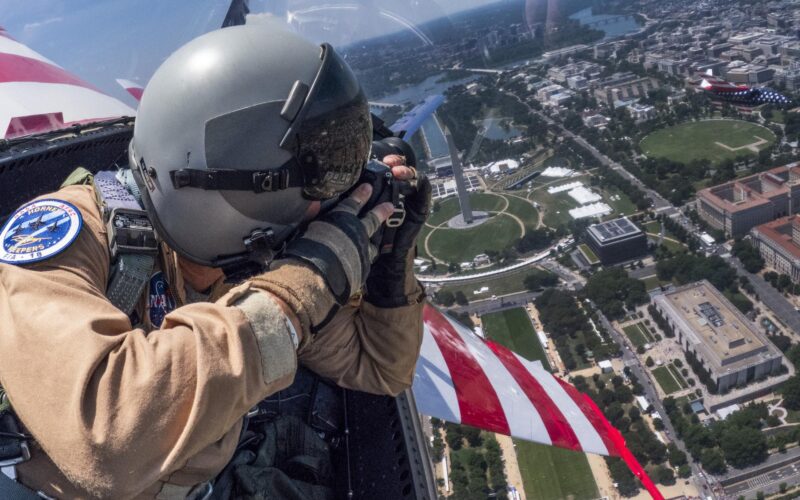 Espacio: NASA retrata un sobrevuelo desde un F-18