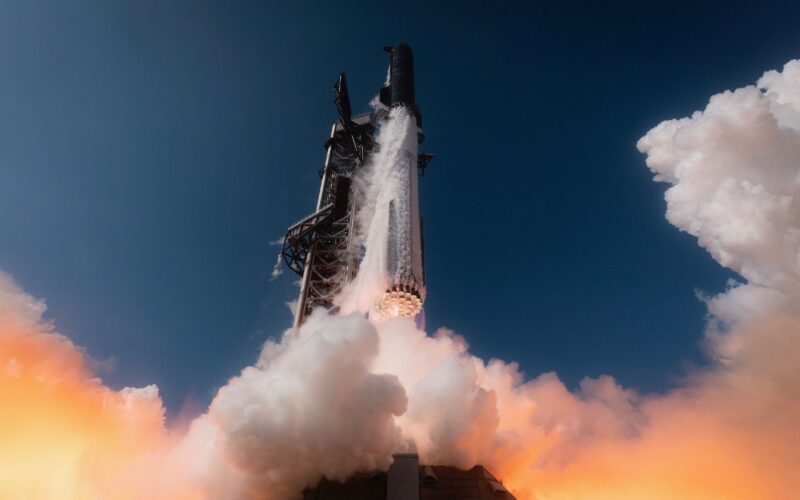 Espacio: Starship Flight 13 prueba satélites V3