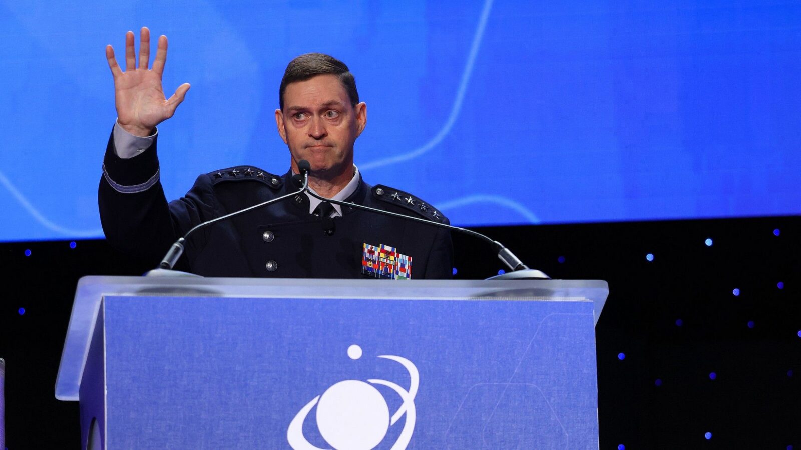 Espacio: Saltzman advierte sobre guerra orbital