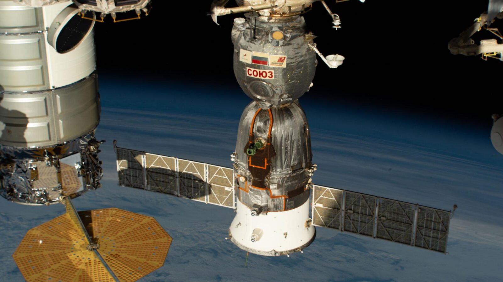 Espacio: La Soyuz MS-28 inicia el regreso a Tierra
