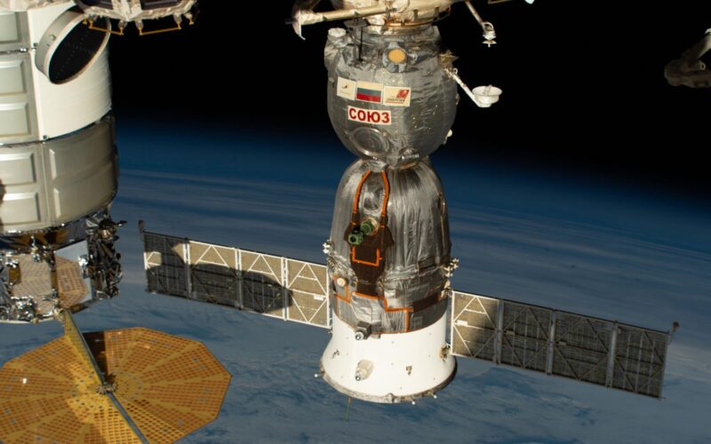 Espacio: La Soyuz MS-28 inicia el regreso a Tierra