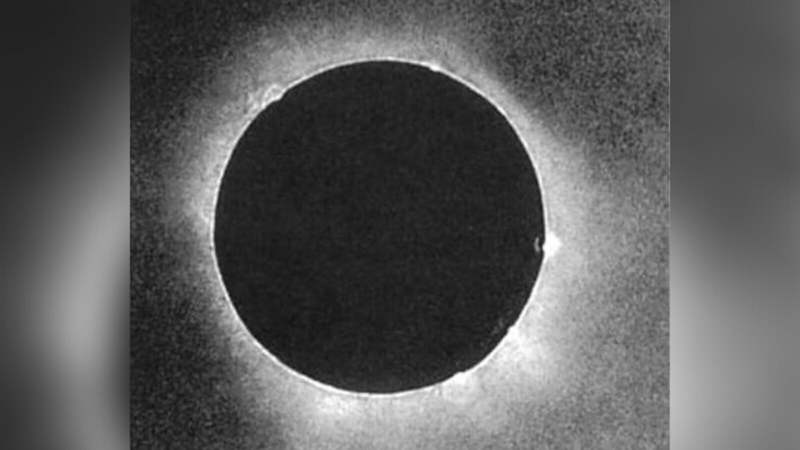 Astronomía: La primera foto de un eclipse total