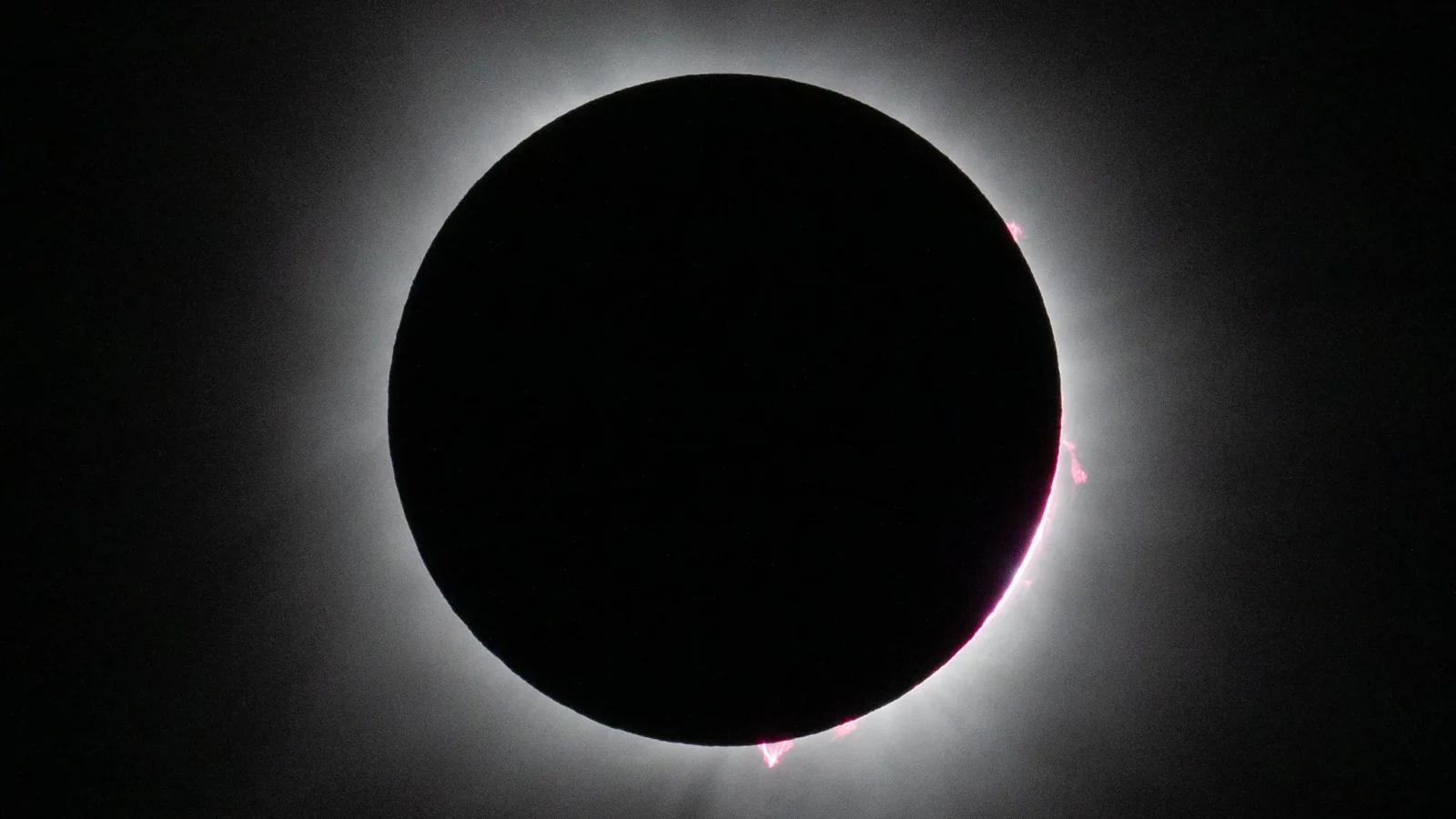 Espacio: la NASA transmitirá el eclipse total del 12 de agosto