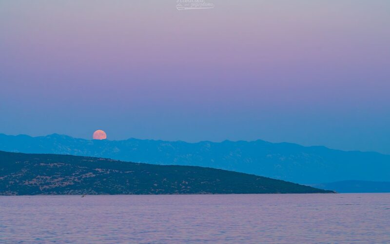 Astronomía: La Luna de Ciervo junto al Cinturón de Venus