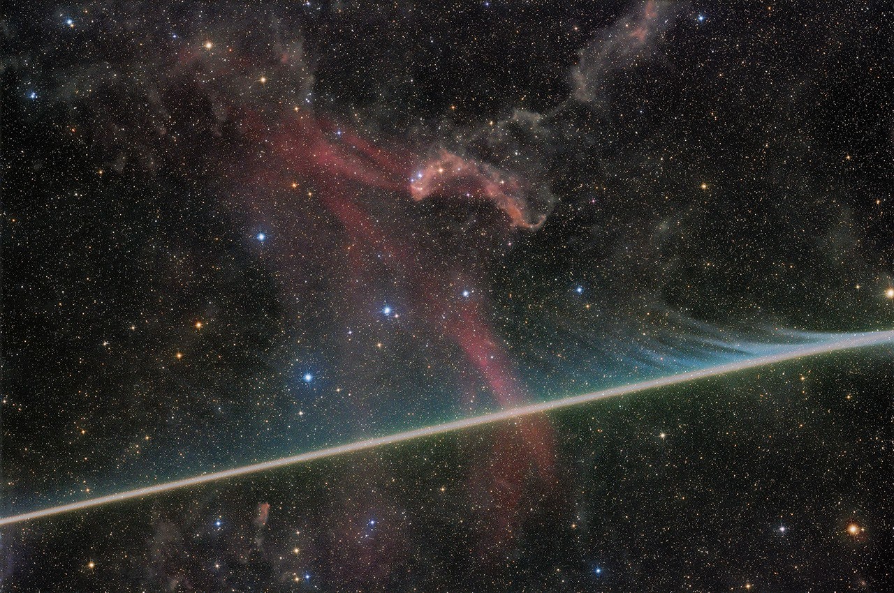 Espacio: Un meteoro cruza la Nebulosa de Lacerta