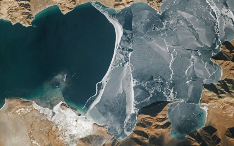 Tierra: El hielo del lago Pangong se fractura
