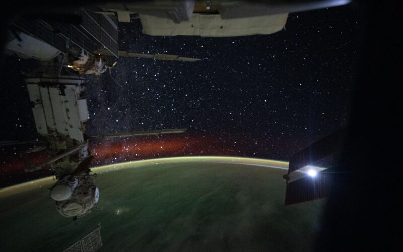 Espacio: Preparan caminata para ampliar la energía de la ISS