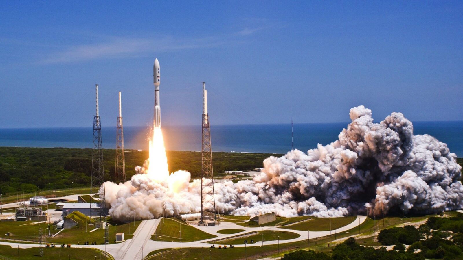 Espacio: Juno despegó rumbo a Júpiter