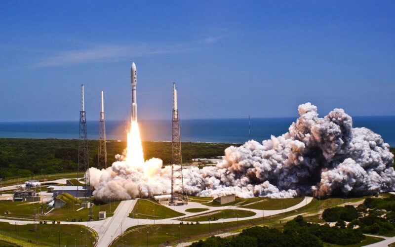 Espacio: Juno despegó rumbo a Júpiter