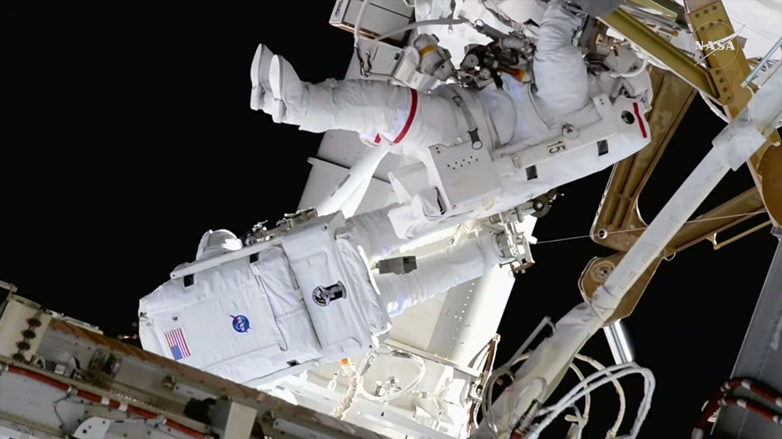 Espacio: La ISS prepara dos nuevos paneles solares