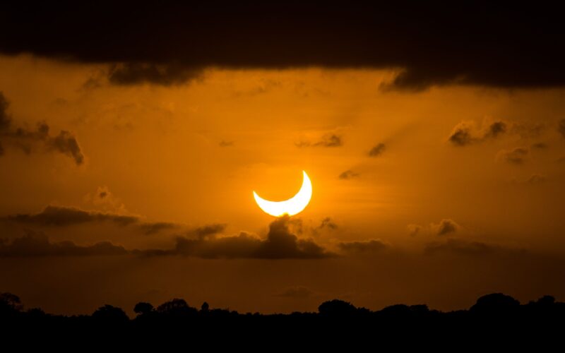 Astronomía: Reino Unido verá un eclipse solar profundo