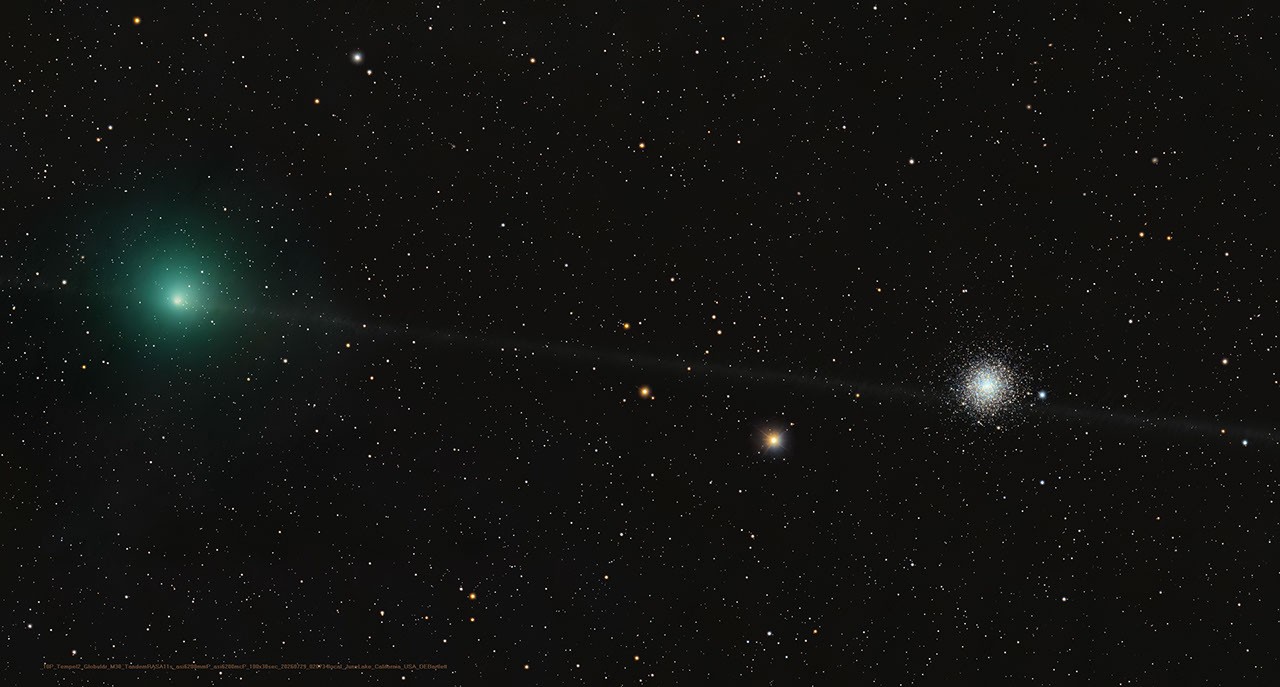 Espacio: Un cometa junto a un cúmulo estelar