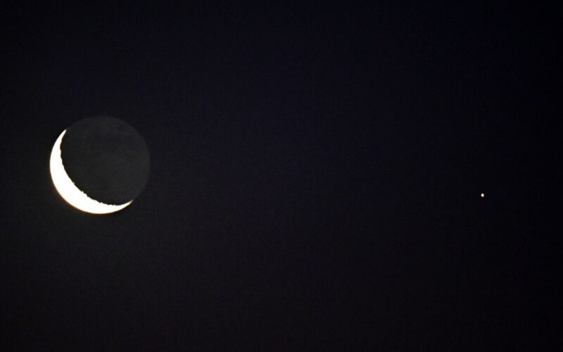 Astronomía: Luna creciente y Marte, juntos antes del amanecer