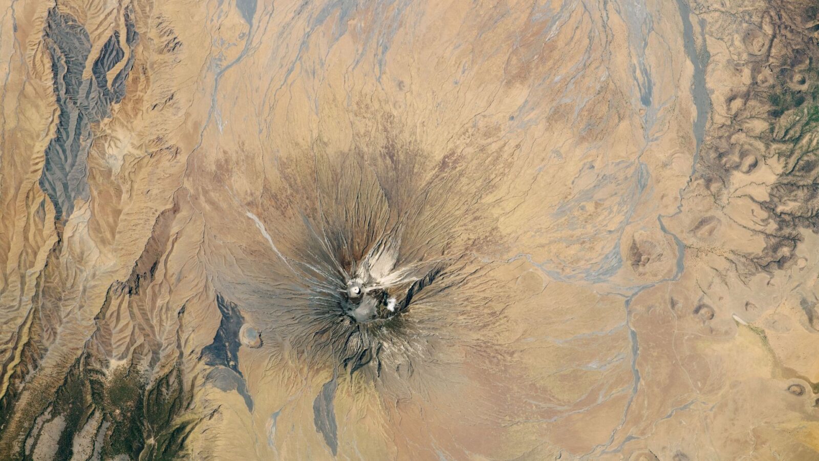 Tierra: El volcán tanzano de lava pálida y veloz