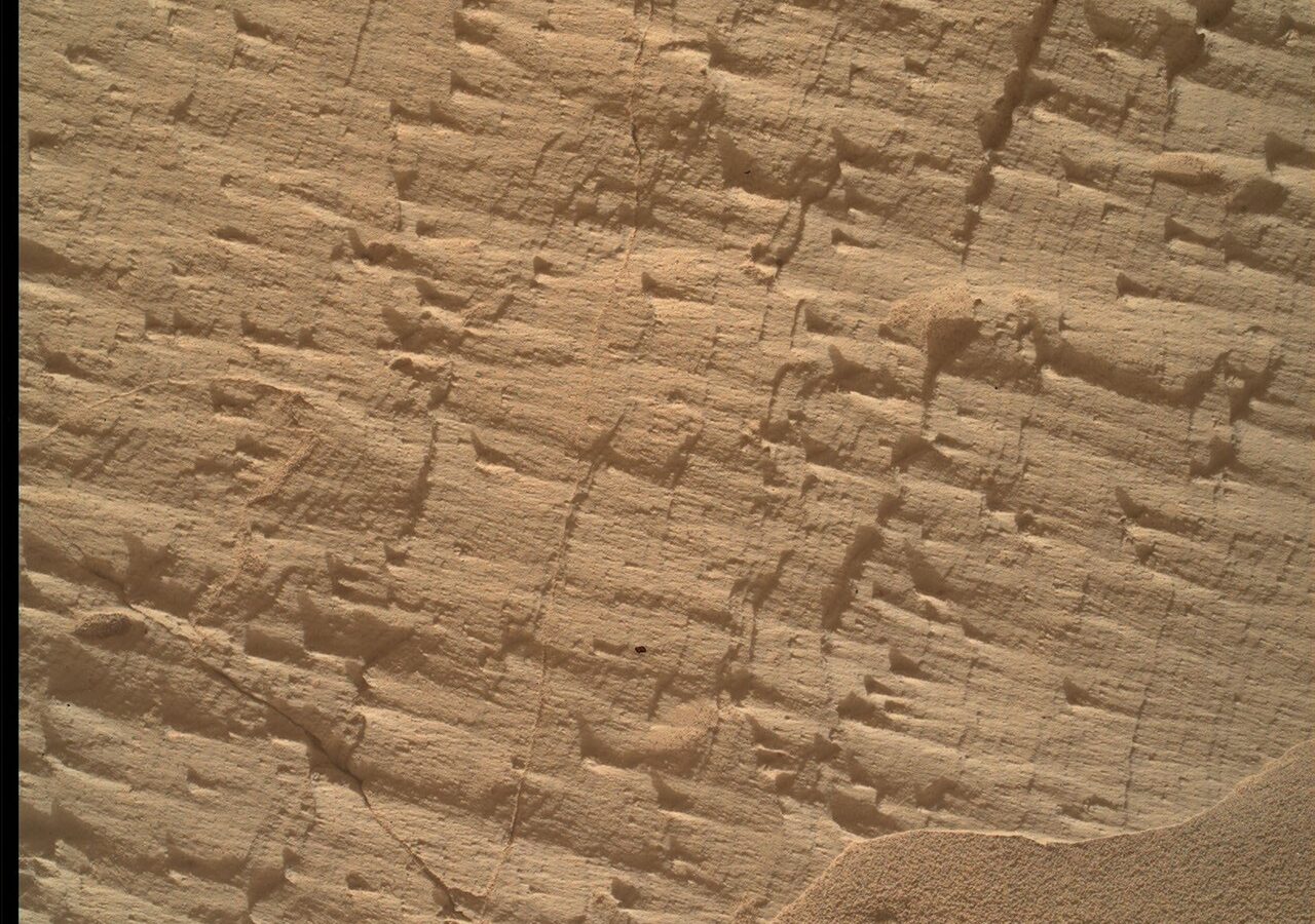 Espacio: Curiosity escala hacia una discontinuidad rocosa