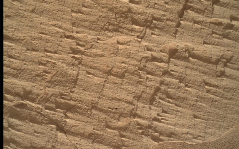 Espacio: Curiosity escala hacia una discontinuidad rocosa