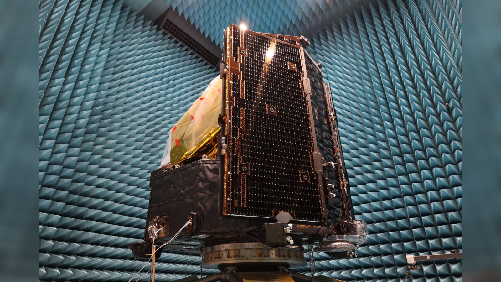 Espacio: Plato prueba su silencio electrónico
