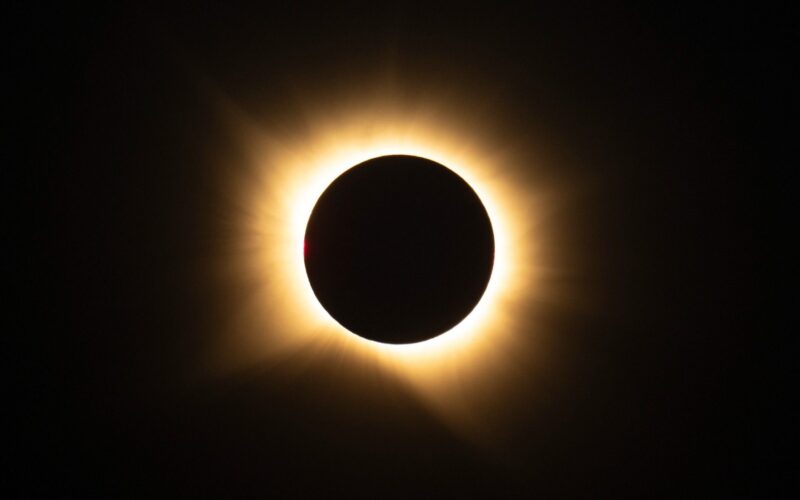 Espacio: El eclipse total cruzó tres regiones
