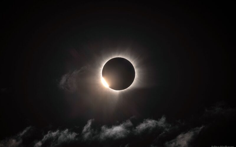 Espacio: Un eclipse total visto desde Groenlandia