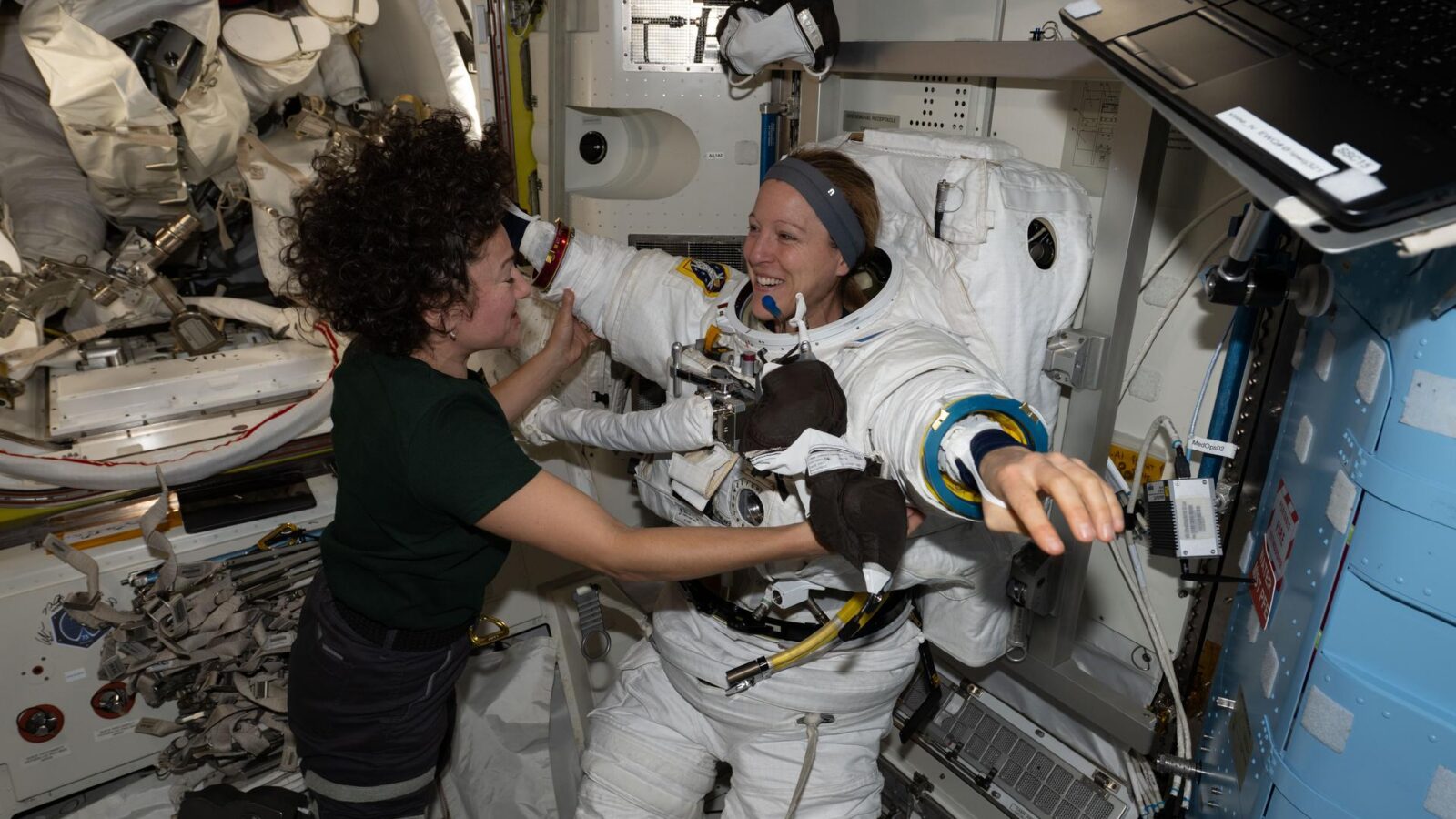 Espacio: La ISS prepara el cambio de una antena