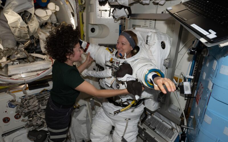 Espacio: La ISS prepara el cambio de una antena