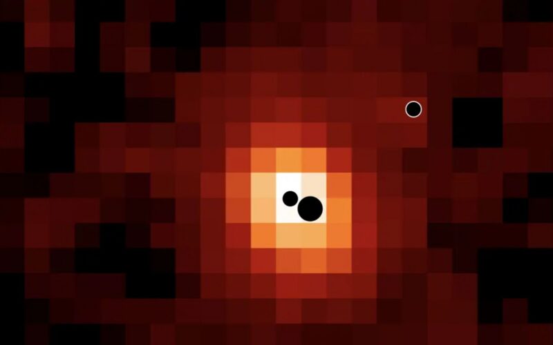 Astronomía: Tres agujeros negros en una galaxia temprana