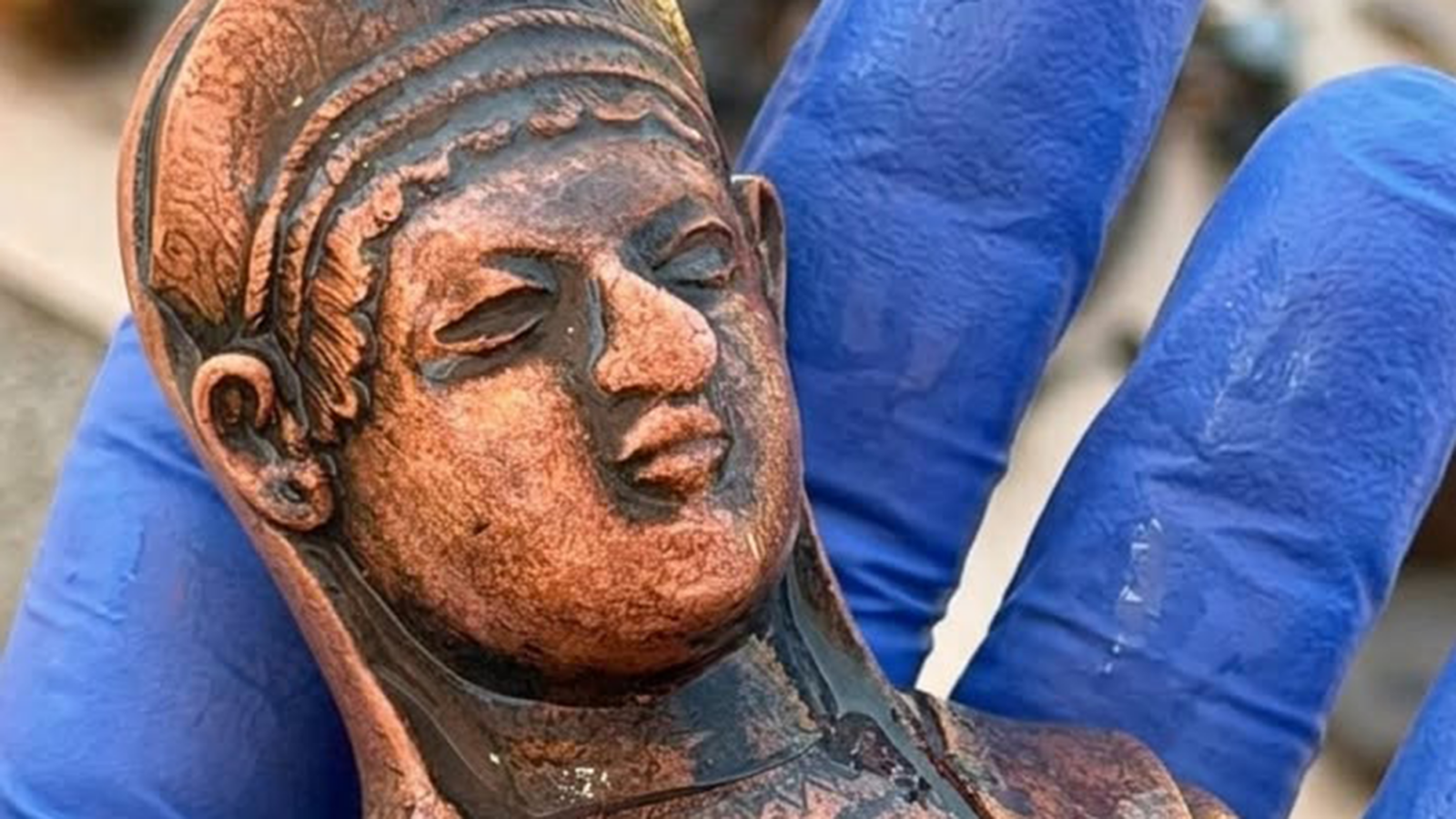 Arqueología: Un pozo etrusco con bronces y esqueletos