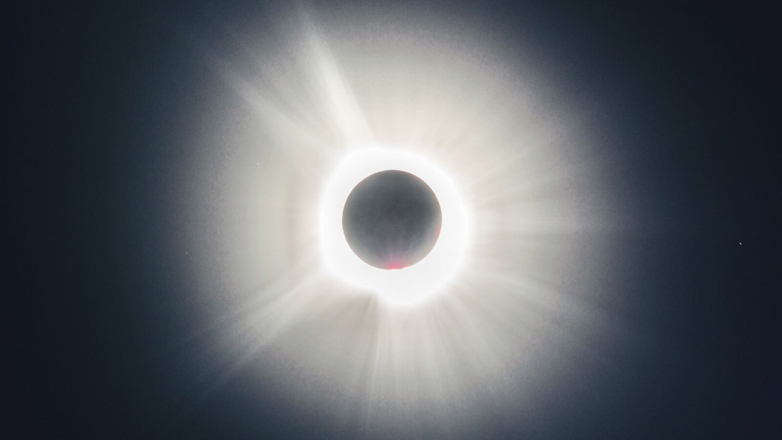 Espacio: El eclipse que reveló el helio