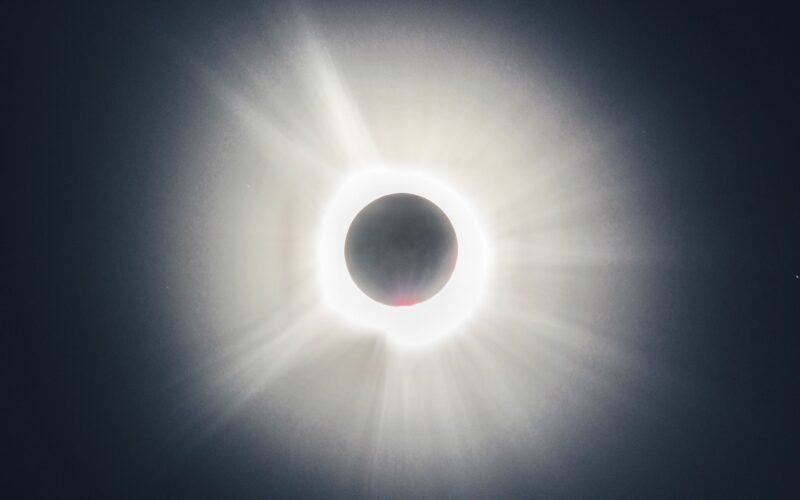 Espacio: El eclipse que reveló el helio