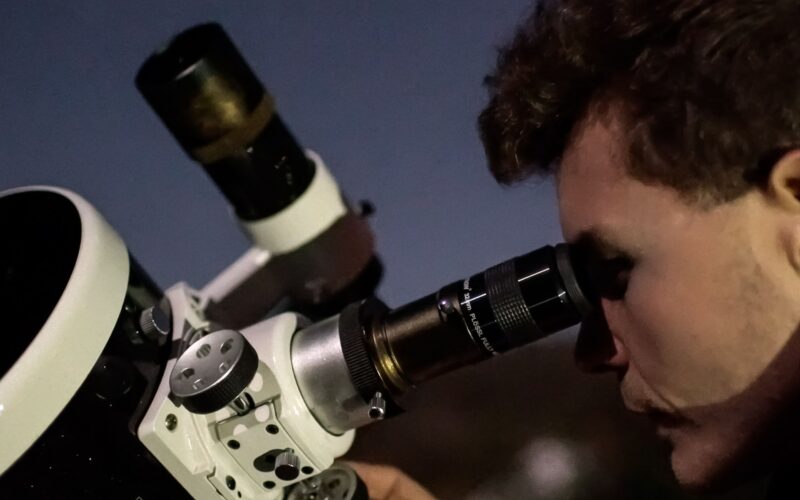 Astronomía: Aprende a orientarte con un telescopio manual