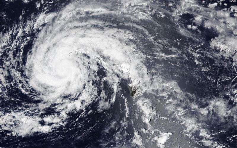 Clima: Lala deja lluvias extremas en Hawái