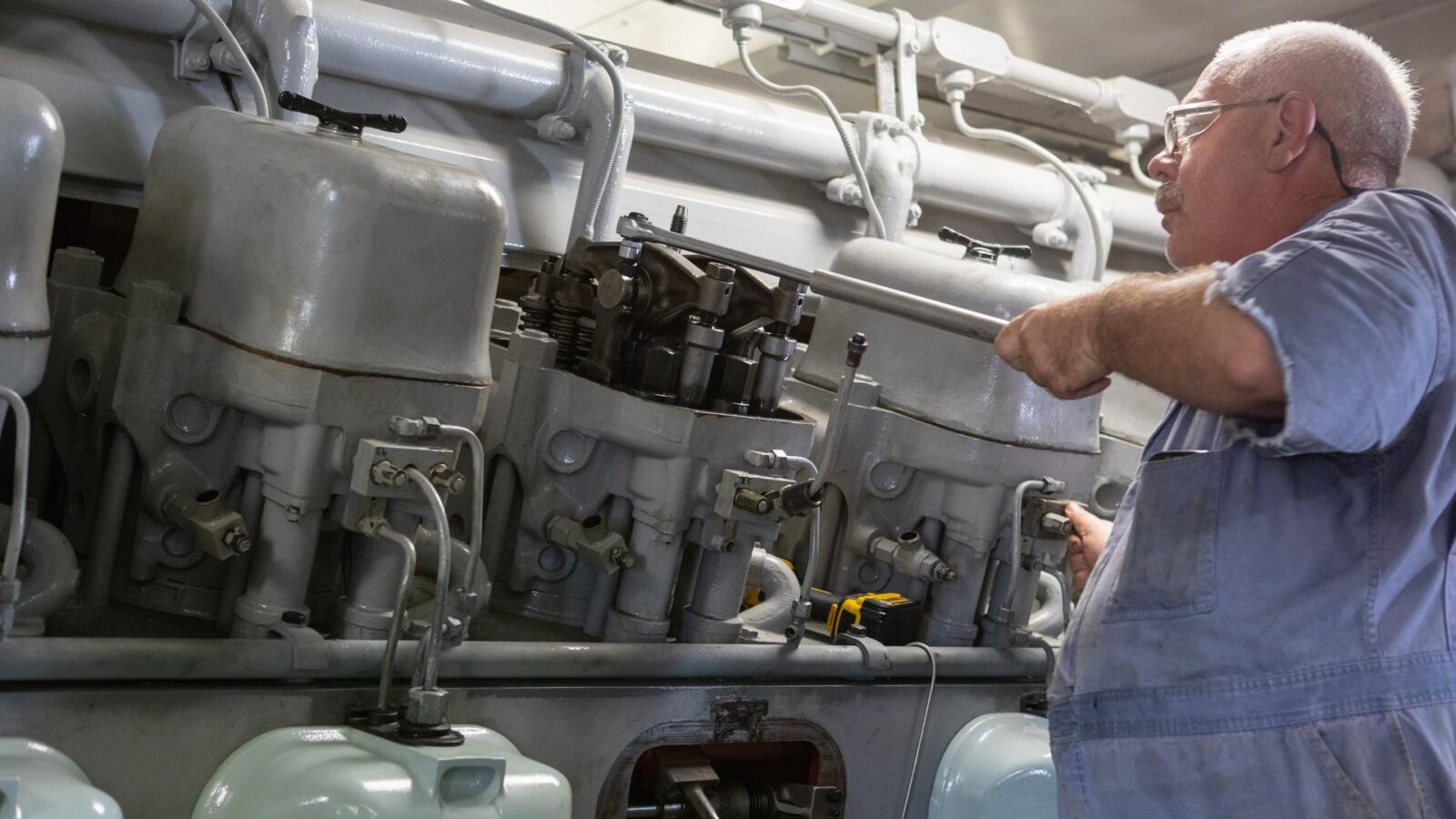 Ingeniería: Los mecánicos que preparan equipos de NASA
