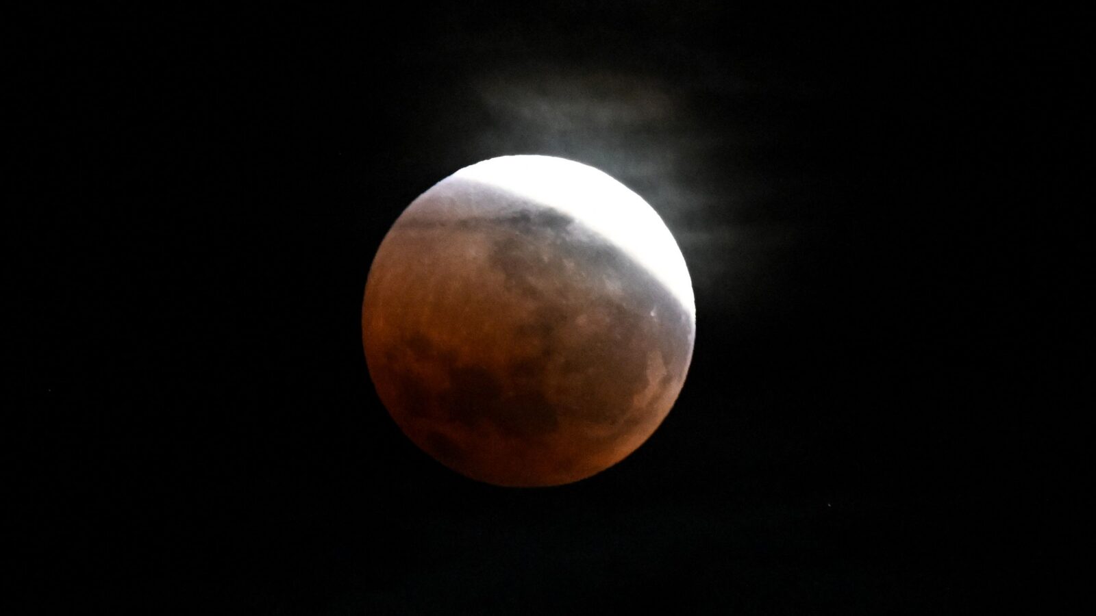 Espacio: Eclipse lunar parcial cubrirá el 96 % de la Luna