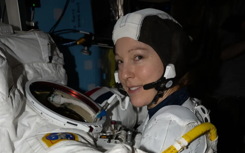 Espacio: Preparan el cambio de una antena orbital