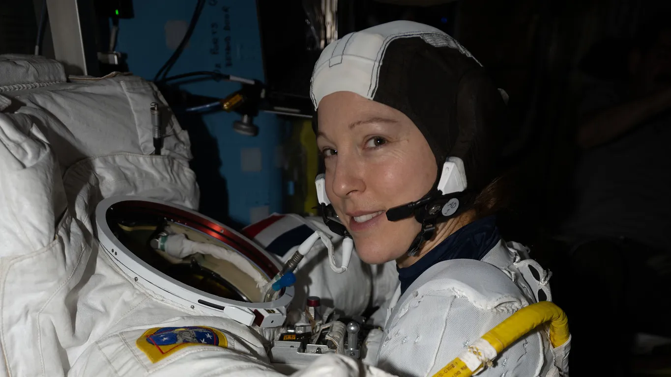 Espacio: Preparan el cambio de una antena orbital